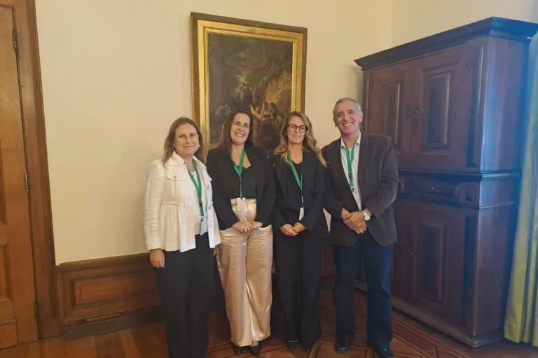 Associação de Apoio às Pessoas com Reações Adversas à Vacina Covid recebida na Presidência da República